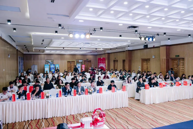 Khởi động hoành tráng sự kiện Martech 2025 "Vượt Chông Gai – Hướng Tương Lai"